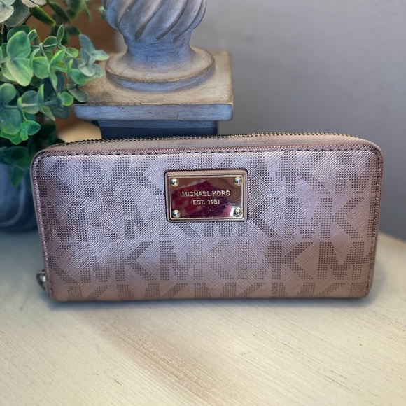 Michael Kors Jet Set Rose Gold Signature Wallet - Picture 1 of 9